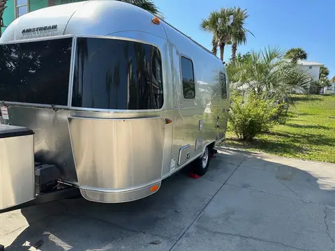 2021 Airstream Bambi 19CB — photo 3