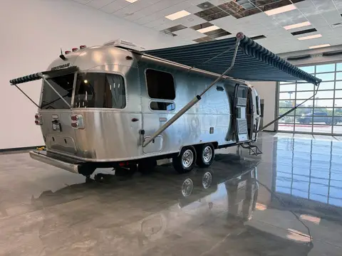 2022 Airstream International 25RBT — photo 5