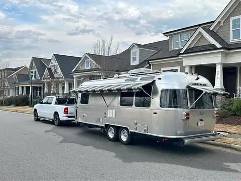 2020 Airstream Globetrotter 25 (Front Bed Twin) — photo 1