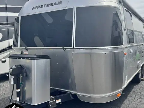 2024 Airstream Flying Cloud 25FB — photo 3