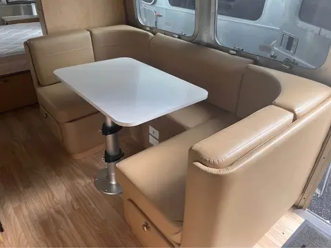 2017 Airstream Flying Cloud 23FBQ — photo 5