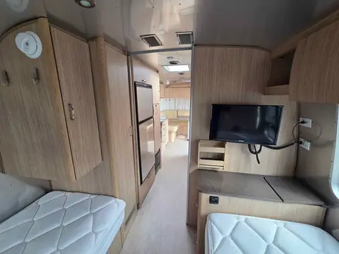 2019 Airstream Flying Cloud 26RB — photo 4