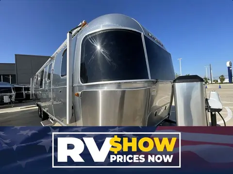 2019 Airstream Classic 33RBQ — photo 2