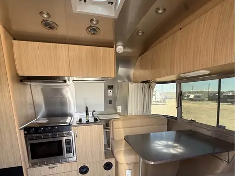 2017 Airstream Flying Cloud m 19 — photo 4