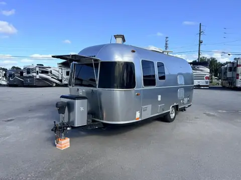 2019 Airstream Bambi 22B — photo 3