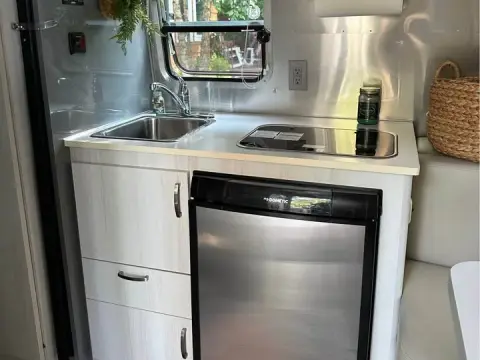 2018 Airstream Sport 16RB Bambi — photo 4