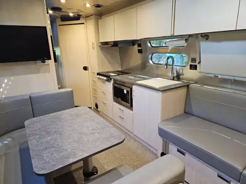 2023 Airstream Flying Cloud 30FB bunk queen — photo 5
