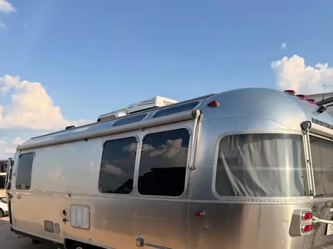 2018 Airstream International Signature 25FBQ — photo 3