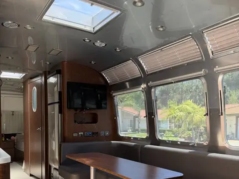2021 Airstream Globetrotter 30 ft — photo 3