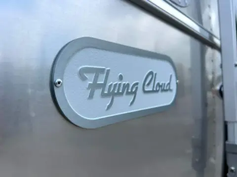 2027 Airstream Flying Cloud 23FBT — photo 3