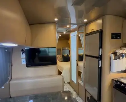 2016 Airstream Flying Cloud — photo 3