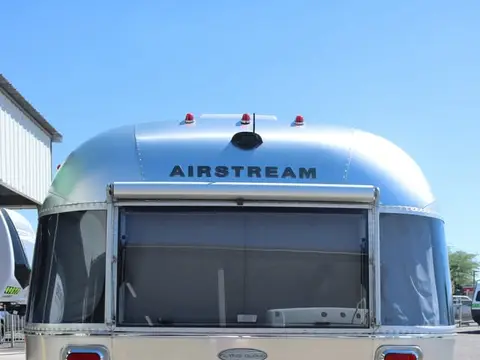 2016 Airstream Flying Cloud 26U — photo 2