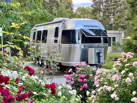 2016 Airstream International Signature 23ft FB 23 ft — photo 1