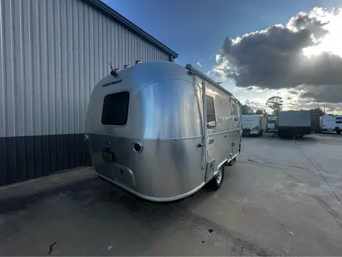 2022 Airstream Bambi 19CB — photo 4