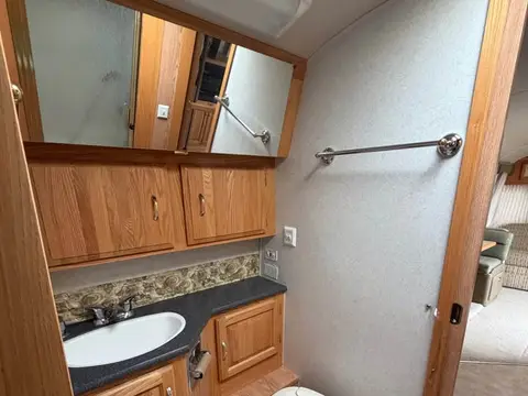 2006 Airstream Classic 30’ w slide out 30 ft — photo 5