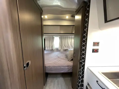 2020 Airstream Caravel 16RB — photo 2