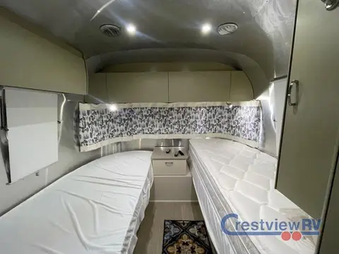 2018 Airstream Flying Cloud 26RB twin — photo 3
