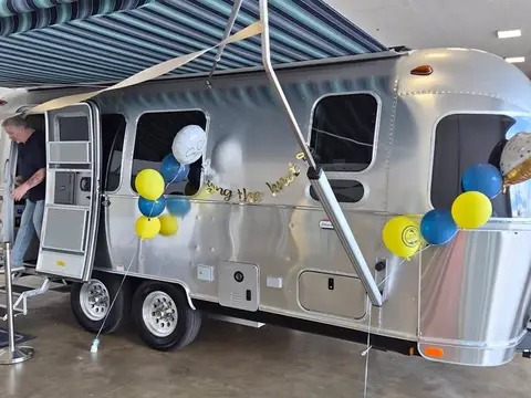 2026 Airstream International 23FB Twin — photo 1