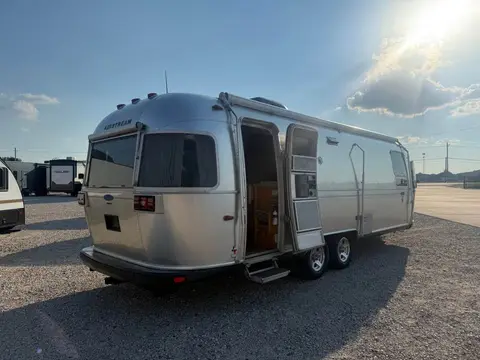 2011 Airstream Classic 27FB — photo 2