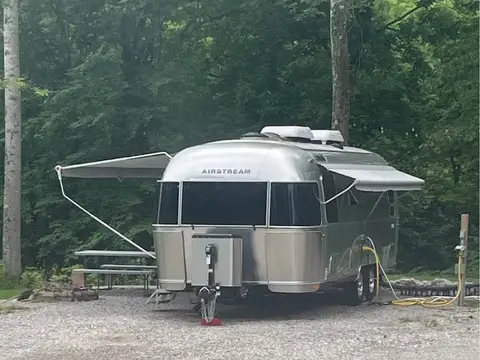 2021 Airstream Flying Cloud 25RB — photo 2