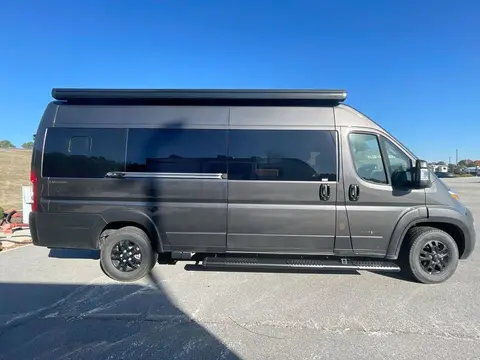 2026 Airstream Rangeline — photo 3