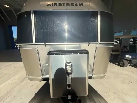 2024 Airstream Flying Cloud 27FBT — photo 3