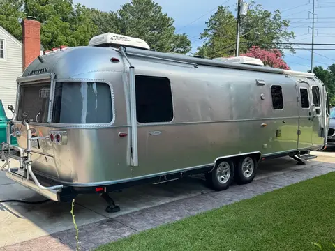 2017 Airstream Classic — photo 4
