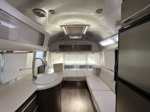 2016 Airstream International Serenity 27FB — photo 3