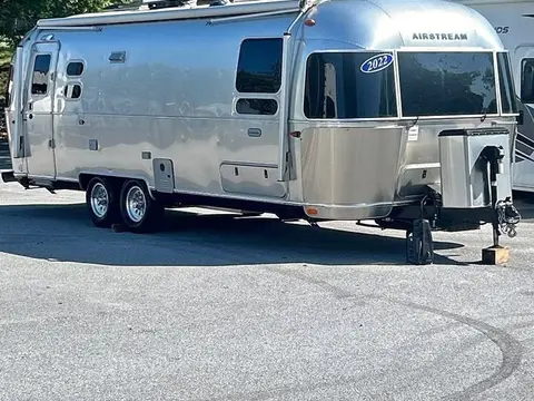 2022 Airstream Globetrotter 27FB Twin — photo 1