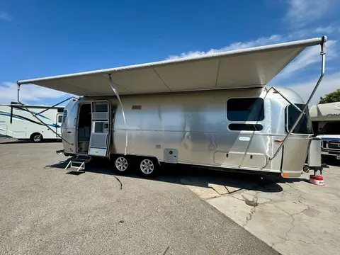 2024 Airstream Flying Cloud 27FB — photo 2