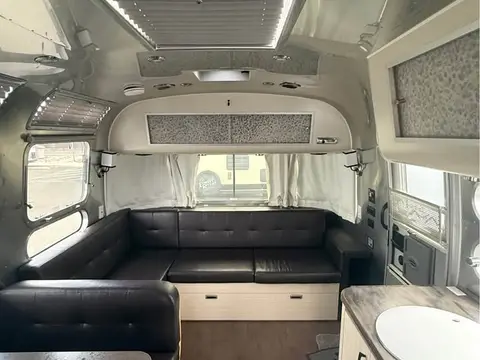 2019 Airstream International Serenity 30RB Twin — photo 5