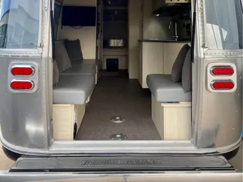 2021 Airstream Flying Cloud — photo 4