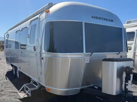 2024 Airstream Flying Cloud 28RB Twin — photo 2