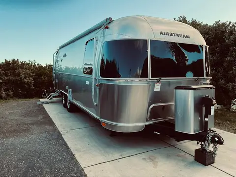 2021 Airstream Flying Cloud — photo 2