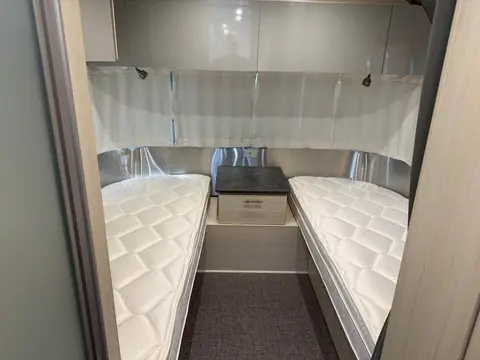 2021 Airstream Flying Cloud 25FB Twin — photo 2