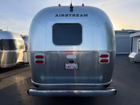 2022 Airstream Flying Cloud 23FBQ — photo 5