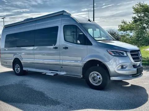2025 Airstream Tommy Bahama Interstate 24GT Package — photo 5