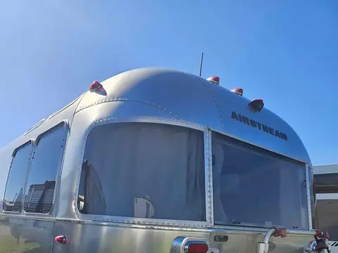 2017 Airstream Flying Cloud 25FB — photo 3
