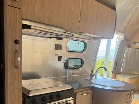 2019 Airstream Flying Cloud 25FB — photo 3