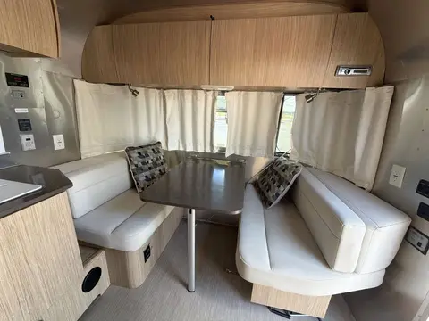2019 Airstream Flying Cloud 19CB — photo 2