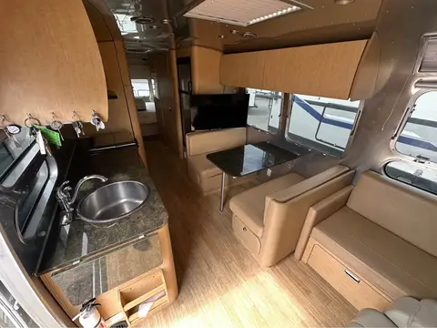 2016 Airstream Flying Cloud — photo 5