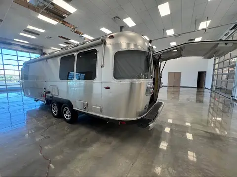 2015 Airstream Eddie Bauer 27FB hatch — photo 3