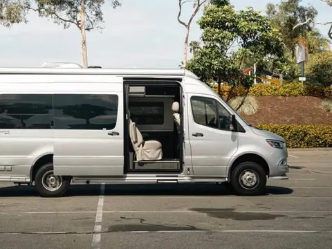 2021 Airstream Interstate 24GT 4WD — photo 2