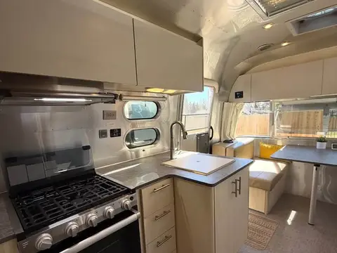 2023 Airstream Flying Cloud — photo 3