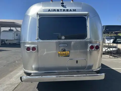2020 Airstream Classic 33FB — photo 3