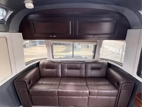 2016 Airstream Classic 30 — photo 5
