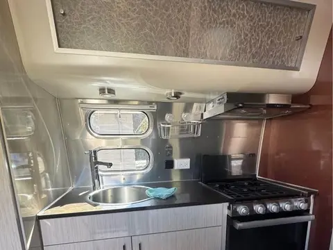 2012 Airstream International Serenity Front 23 ft — photo 3