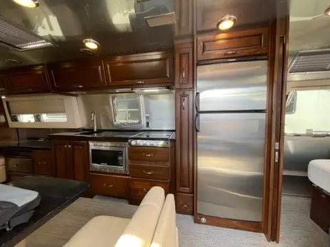 2019 Airstream Classic 33FB — photo 5