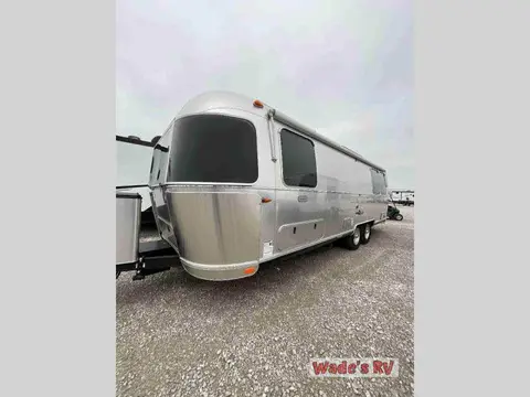 2025 Airstream Globetrotter 27FBT — photo 3