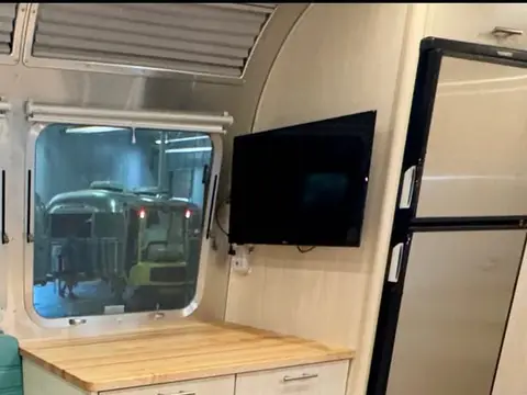 2021 Airstream Flying Cloud 25FB — photo 4